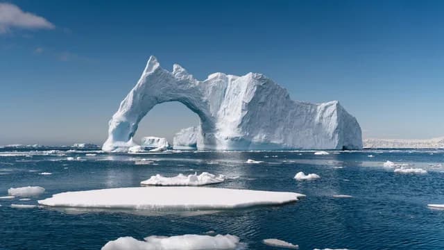  Antarctica & South Georgia: Kingdoms of Ice and Wildlife