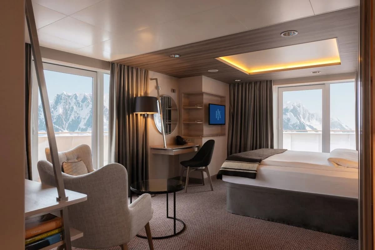 MC | Corner Suite