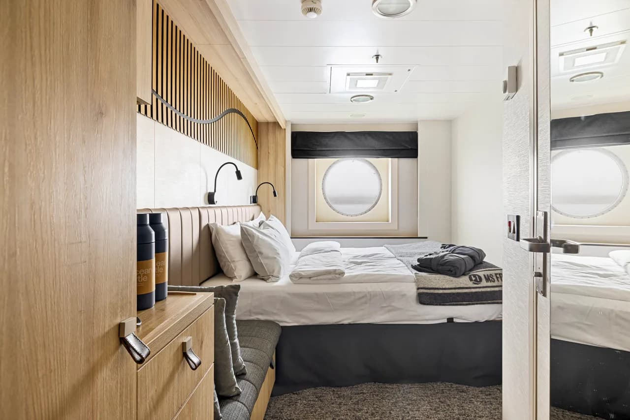 N2 | Outside cabin