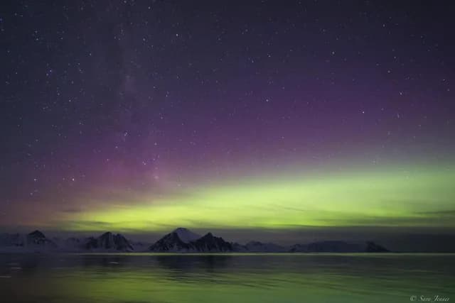 Antarctica - Polar Circle - Deep South Discovery voyage - Aurora Australis / Southern Lights