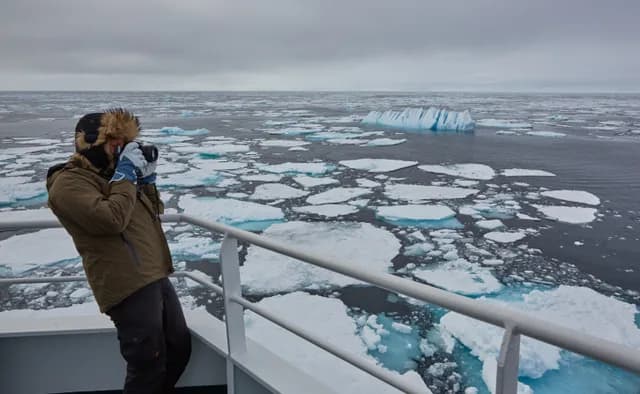North Spitsbergen Explorer - Into the Pack Ice - Polar Bear Special - Summer Solstice