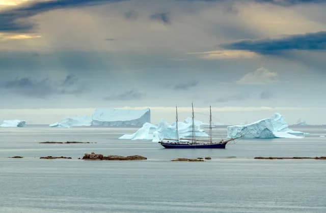 East Greenland, Scoresby Sund - Aurora Borealis, Fly & Sail