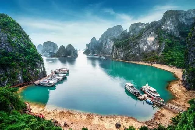 Halong Bay and Red River · Upstream