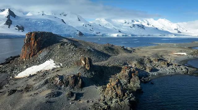 Antarctic Peninsula: An Explorer's Expedition