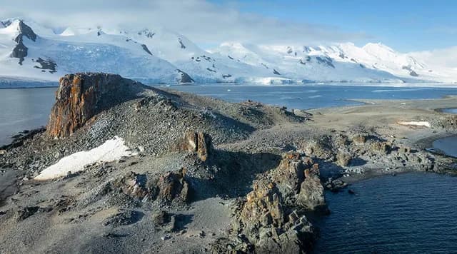 Complete Antarctica: Fly In, Sail Out