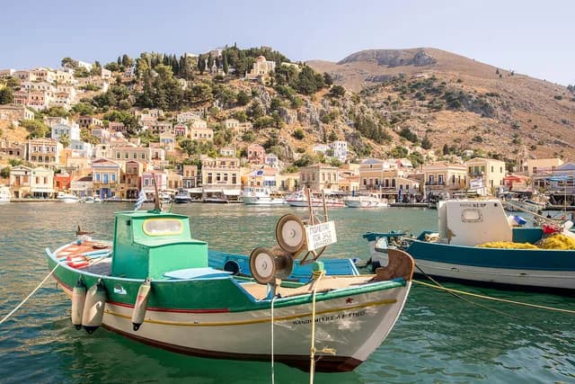 Escapade between Greek islands and Italian treasures