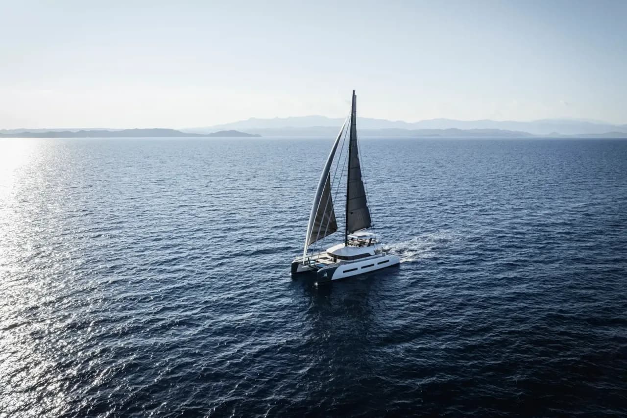 12 Guests, 4 Crew, 6 Cabins