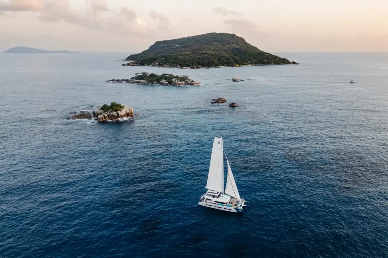 12 Guests, 4 Crew, 6 Cabins