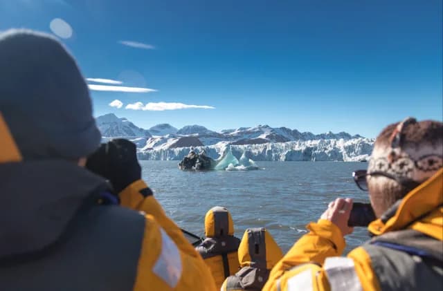 Ice, Wildlife and Adventure in Spitsbergen