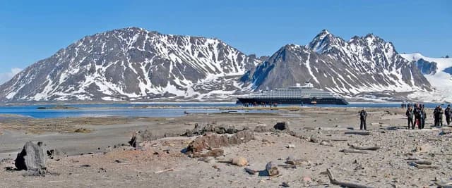 Glaciers & Wildlife of Svalbard