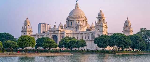 Colours of South India & Luxury Lower Ganges River Cruise