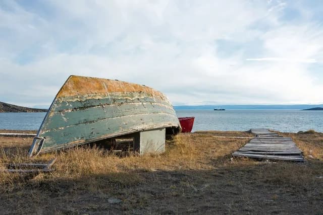 Iqaluit (Nunavut) to Nuuk (Godthab)