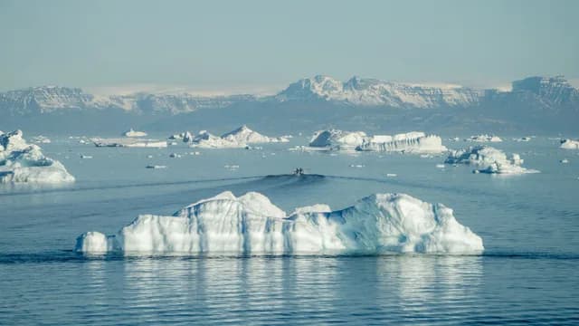Nuuk (Godthab) to Iqaluit (Nunavut)
