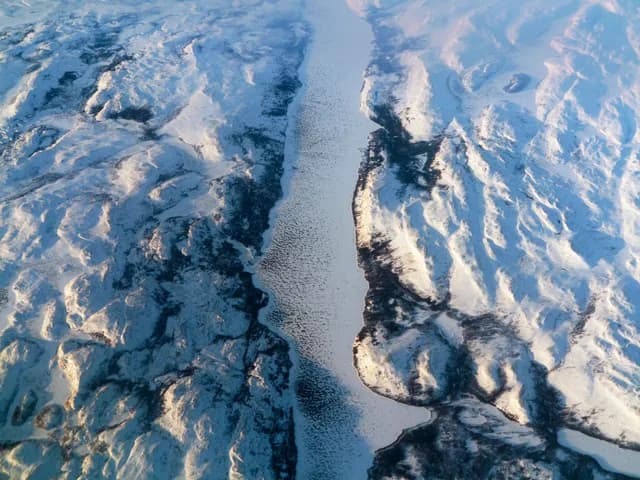 Iqaluit (Nunavut) to Boston Massachusetts