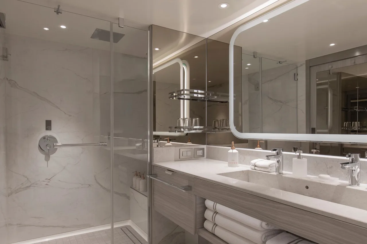 Deluxe Veranda Suite