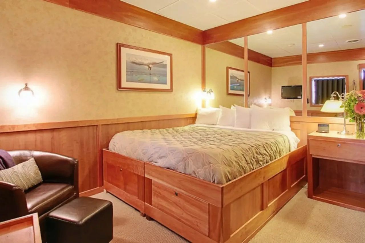 Jr Commodore Cabin