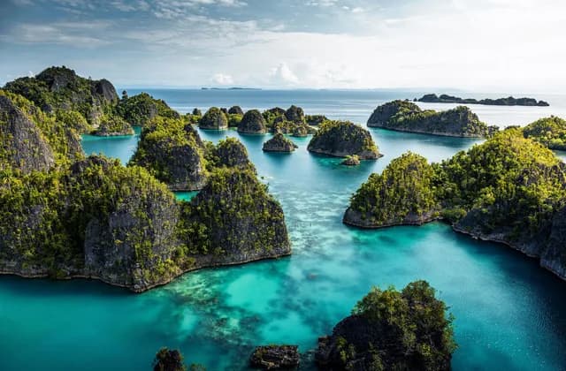 Idyllic Raja Ampat & Cenderawasih Bay
