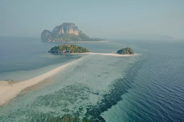 A Journey of Dynamic Discovery & Beachside Serenity