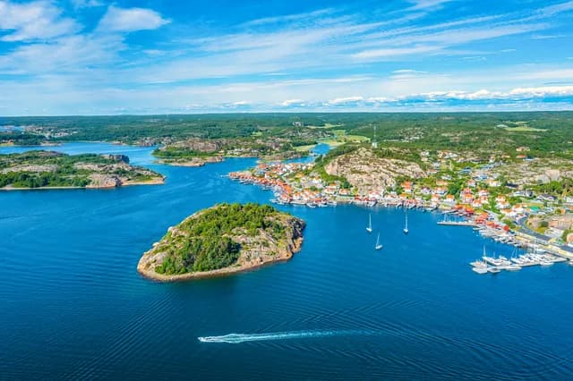 Expedition Southern Scandinavia: maritime course through the archipelago