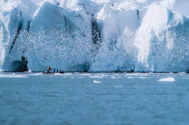 Expedition Svalbard circumnavigation: polar legend – spectacular all round