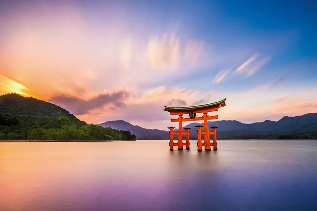 Unknown Japan and South Korea: a meeting of opposites