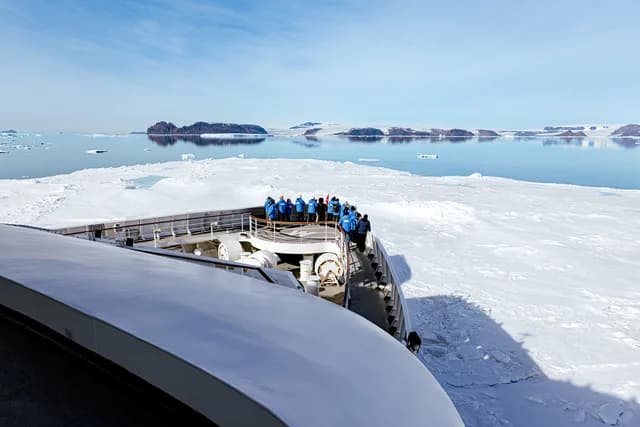Expedition semi-circumnavigation of Antarctica: one of the greatest feats of our time