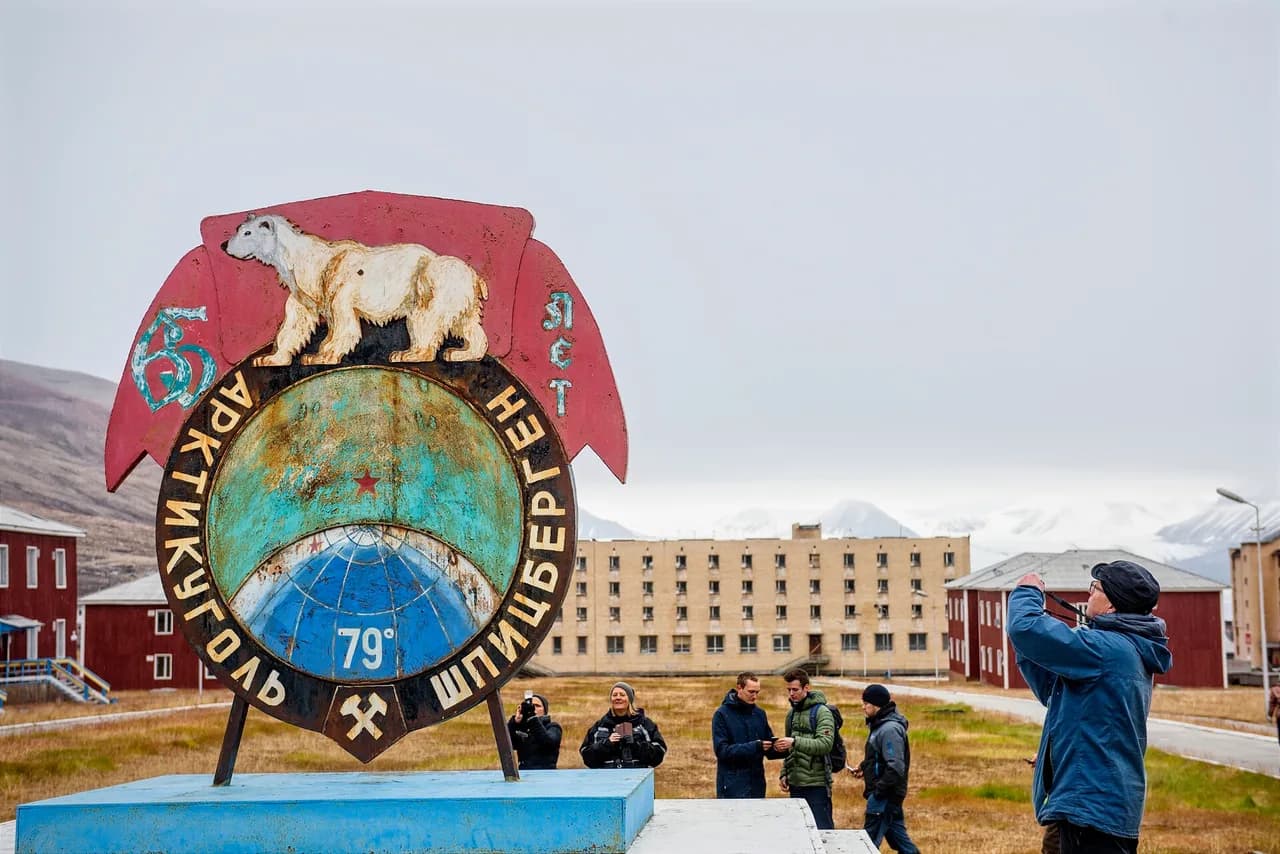 Pyramiden HGR 120040 1920 Foto Agurtxane Concellon