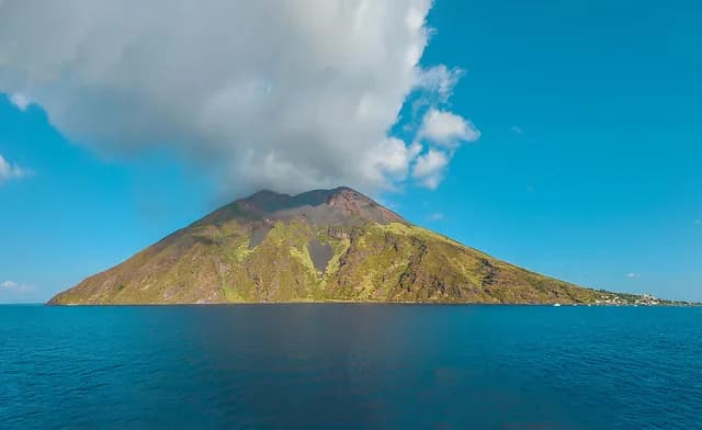 Cruising the Greek Islands of the Southern Aegean – with Smithsonian Journey