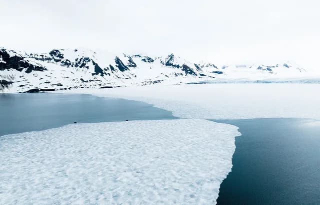 Exploring Svalbard Cruise