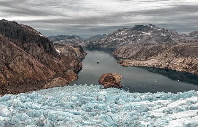 Deep Greenland Expedition: Glaciers, Fjords, and the Disko Bay Circuit