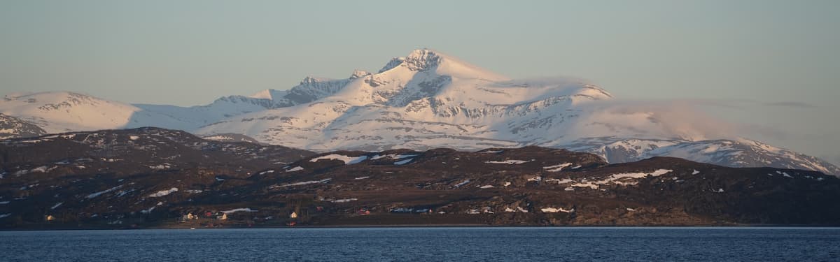 From Midnight Sun to the Ice Edge