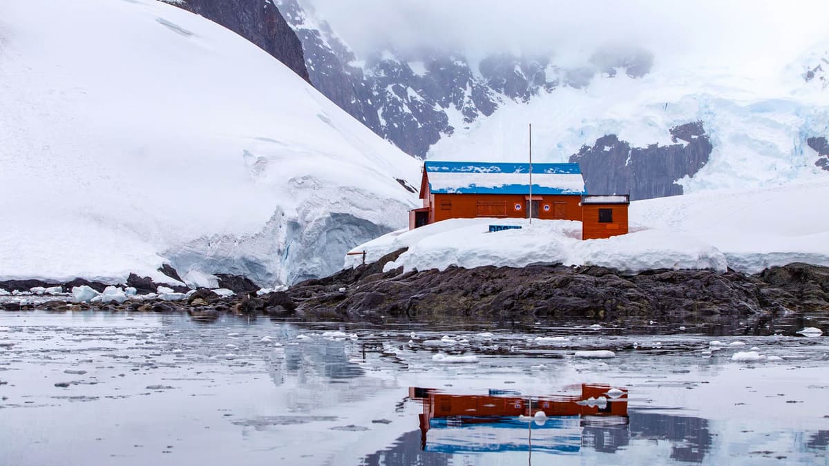 Crossing the Antarctic Circle