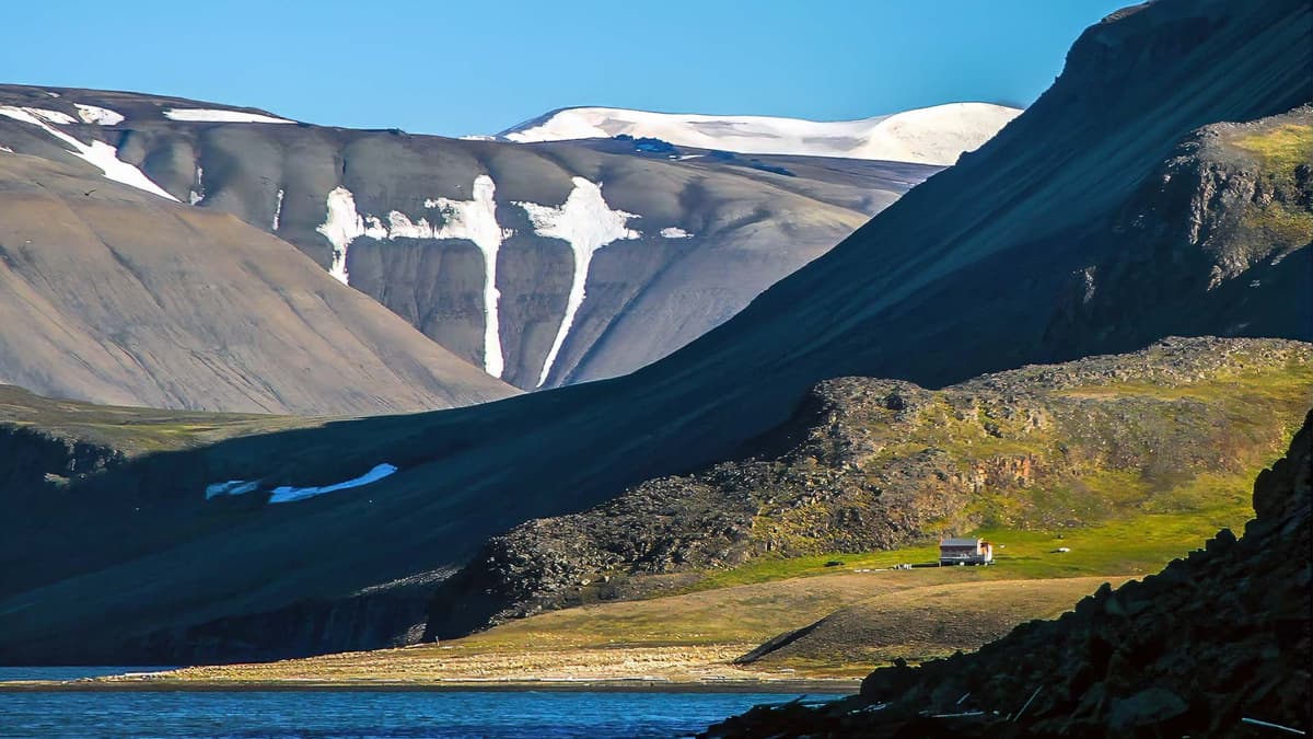 Arctic Isles & Volcanic Shores