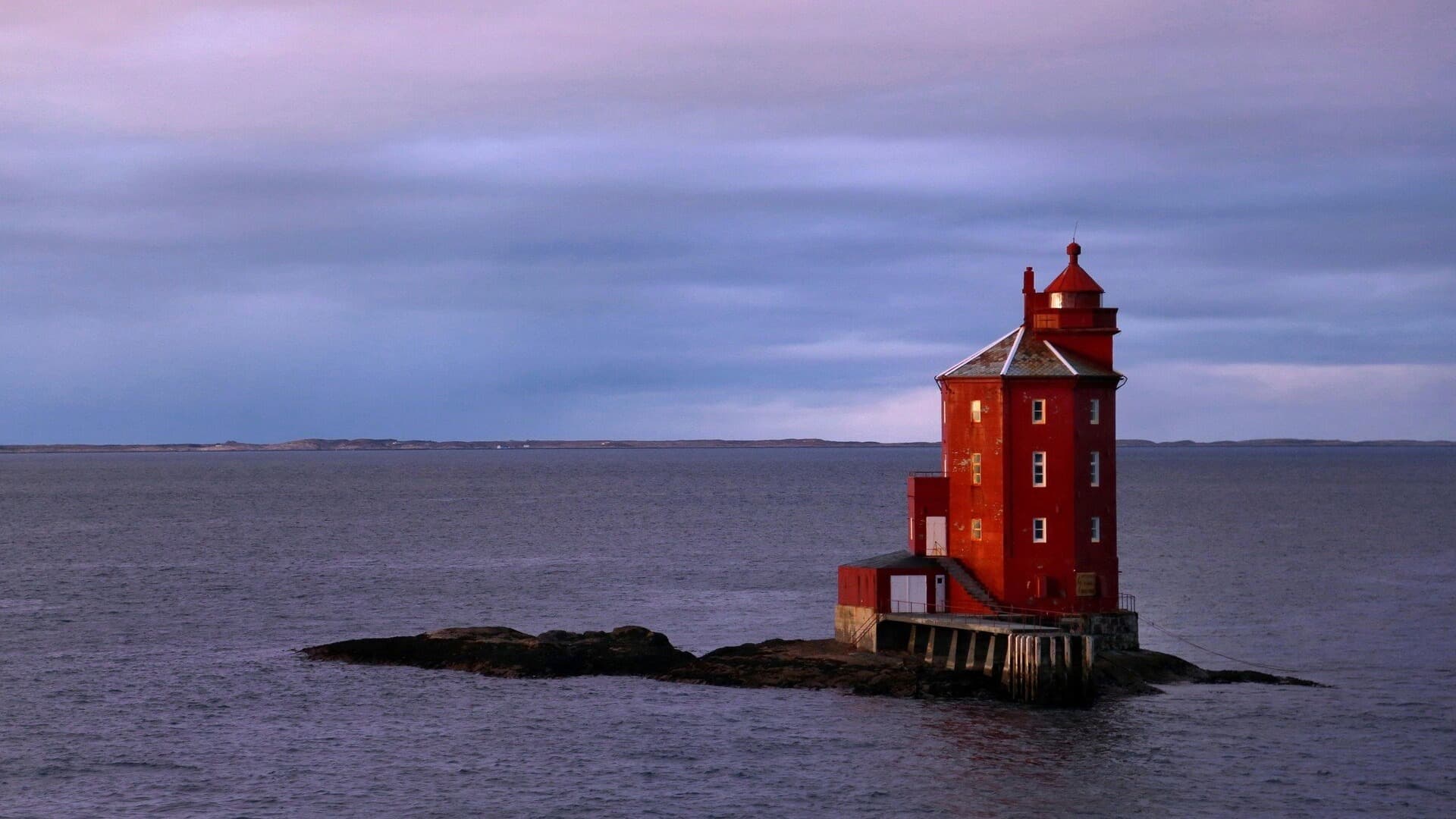 Perched on a tiny skerry off Ørlandet, Kjeungskjær lighthouse is a distinctive seamark