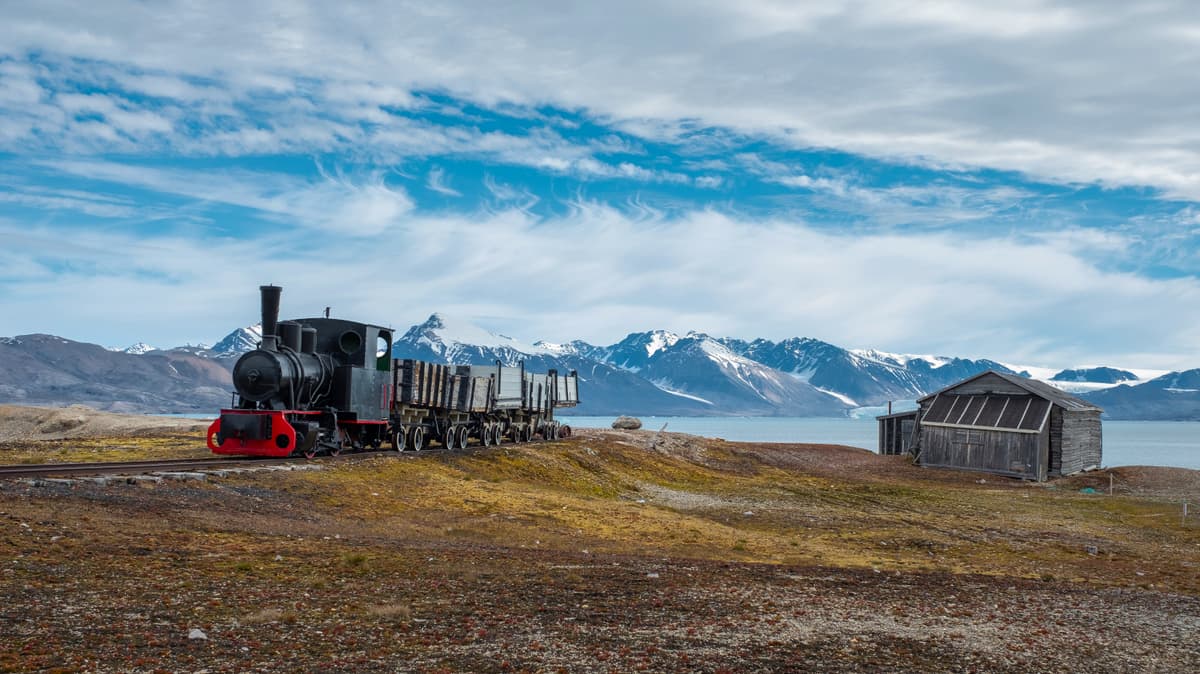 Circumnavigating Svalbard