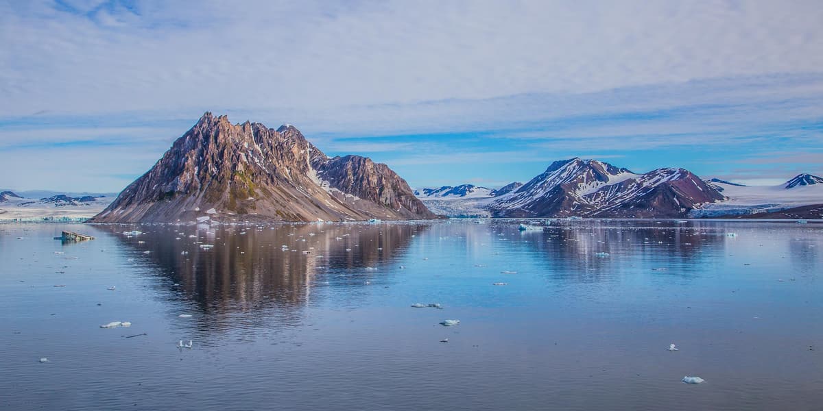 Circumnavigating Spitsbergen